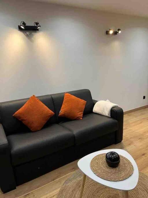Escale Studio 21M Aeroport Cdg Parc Expo Asterix 고네스 외부 사진
