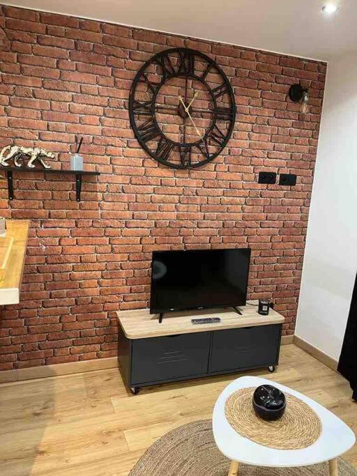 Escale Studio 21M Aeroport Cdg Parc Expo Asterix 고네스 외부 사진